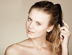 只洗發(fā)還不夠 零護理頭發(fā)照樣脫，沐浴用品也有大講究